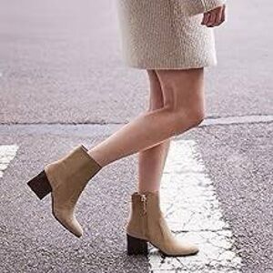 New Women’s Sz 9,5 taupe suede ankle business casual stacked heels fashion boots
